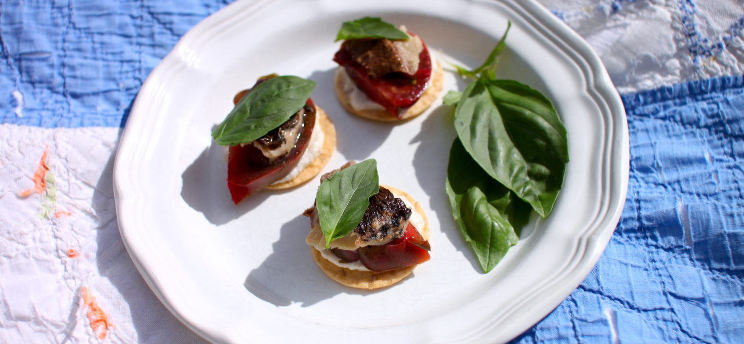 Smoked Herring and Tomatoes on Crackers