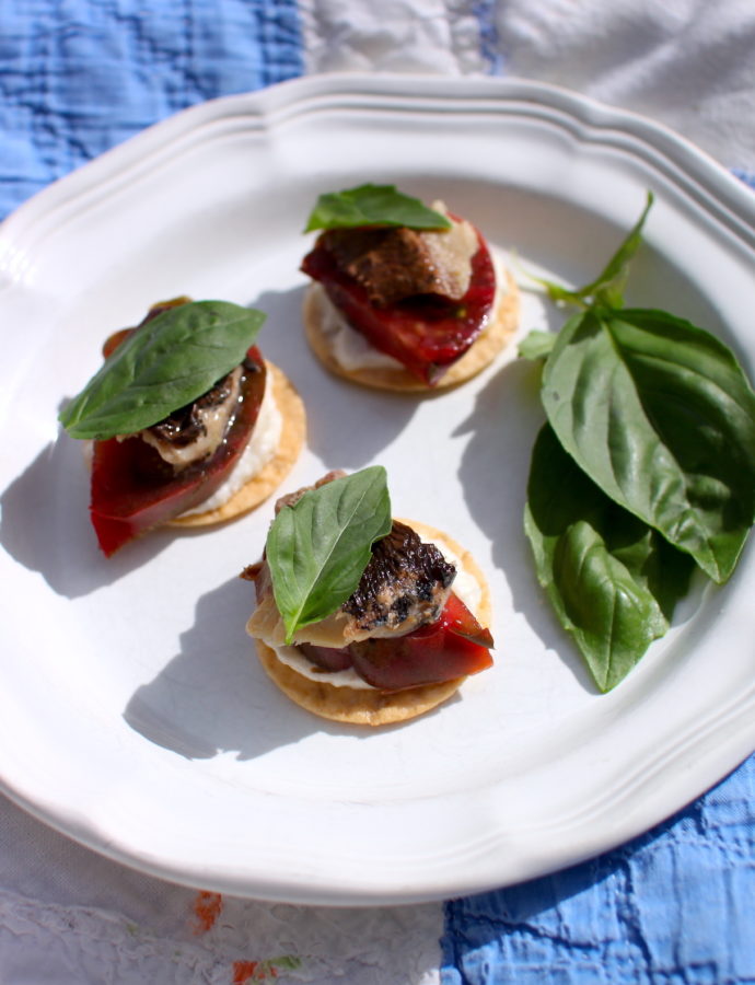 Smoked Herring and Tomatoes on Crackers